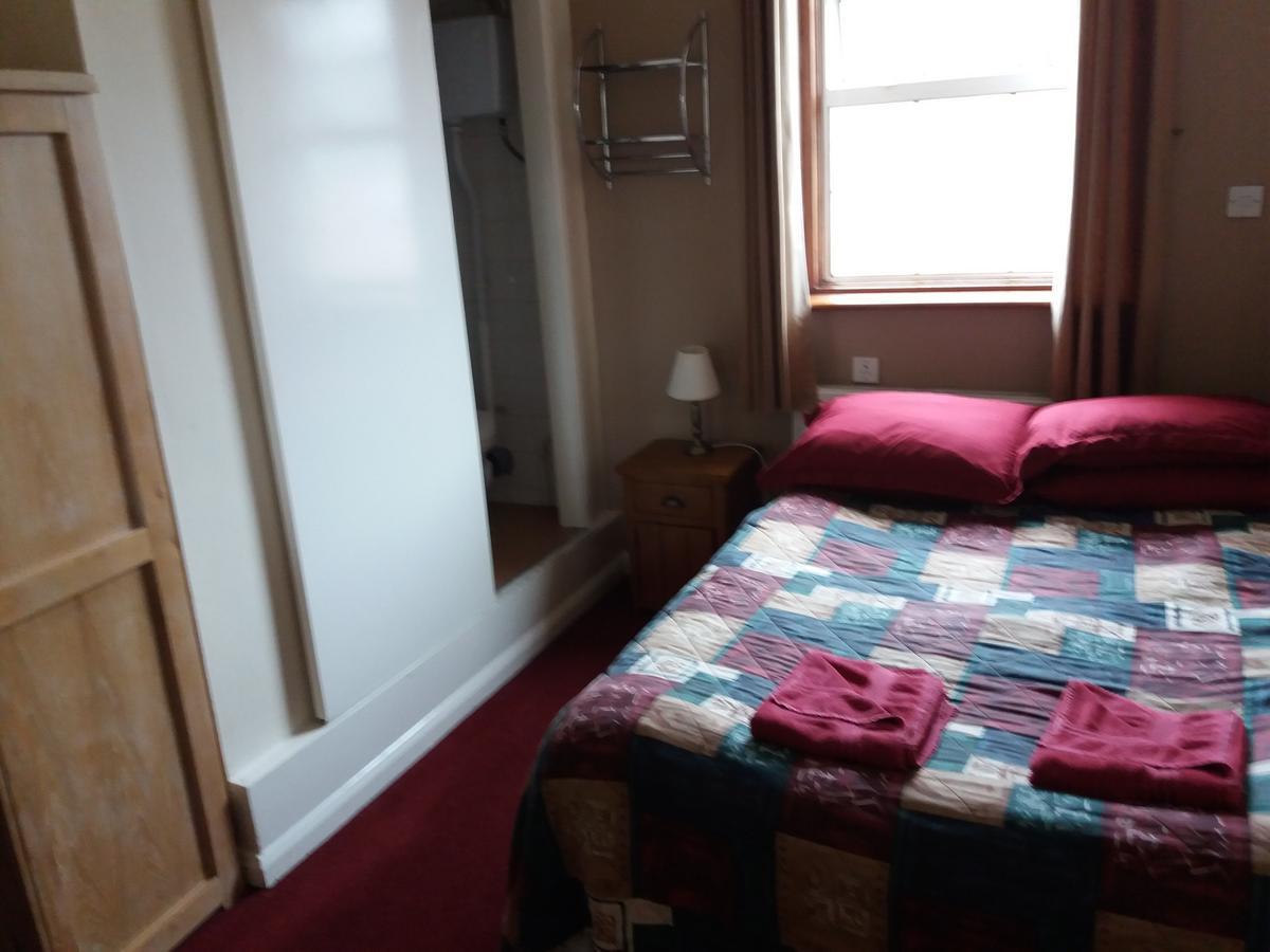 Bed and Breakfast The Crouch Oak Addlestone Exterior foto