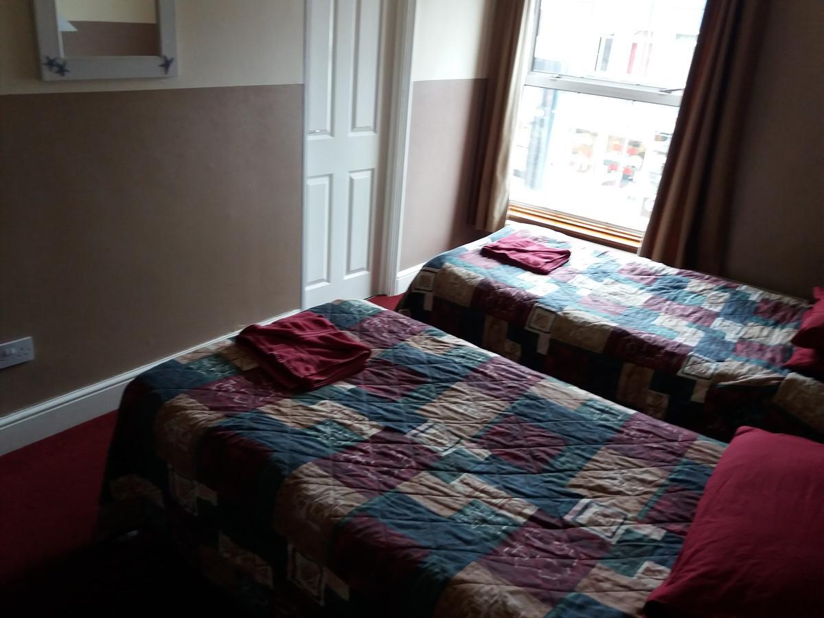 Bed and Breakfast The Crouch Oak Addlestone Exterior foto