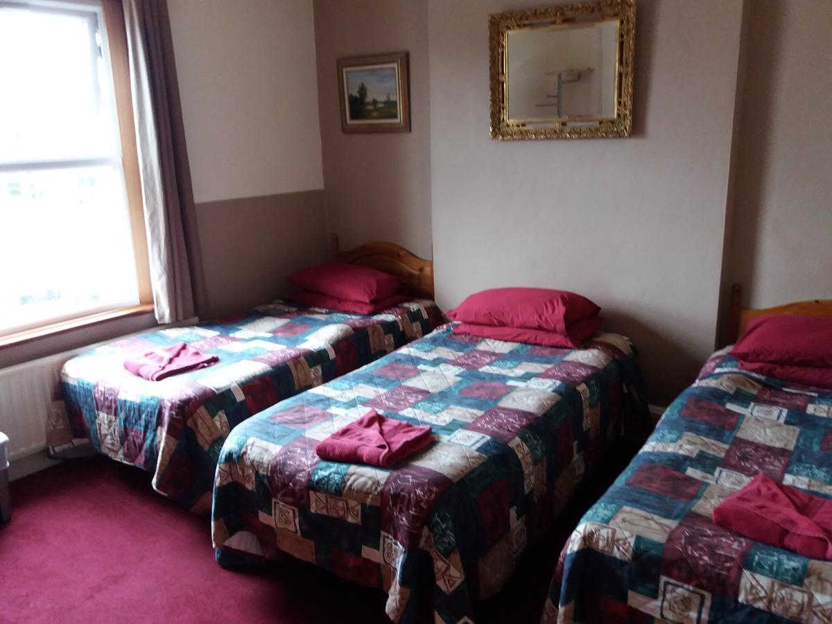 Bed and Breakfast The Crouch Oak Addlestone Exterior foto