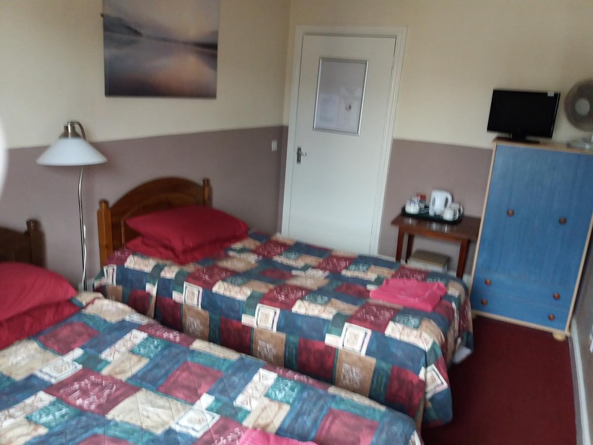 Bed and Breakfast The Crouch Oak Addlestone Exterior foto
